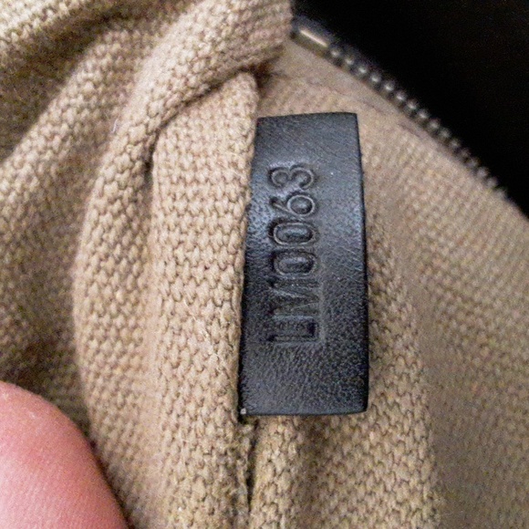 Louis Vuitton Utah duffle bag - Picture 8 of 12